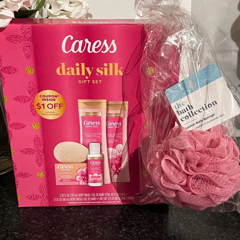 Caress Daily Silk Gift Set W/Bath Pouf & Coupon NIB - Picture 1 of 13